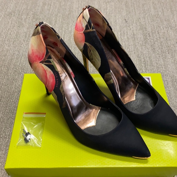 Ted Baker London Shoes | Ted Baker Peach Blossom Heels! | Color: Black | Size: 10 | Layoyaalowery's Closet